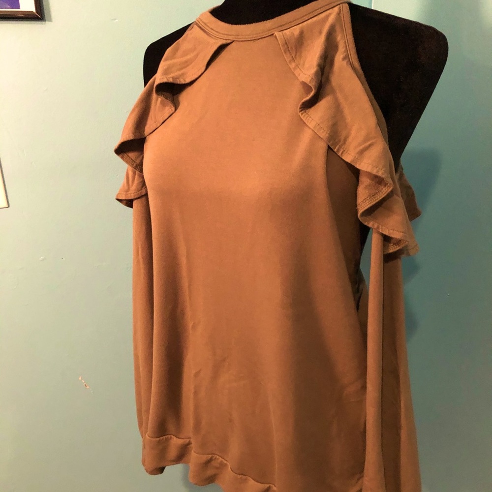 Soft SKIES ARE BLUE Green Ruffle ColdShoulder Top